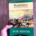 Resensi Novel Bumi Manusia Karya Besar yang Menggambarkan Pergulatan Identitas dan Kolonialisme